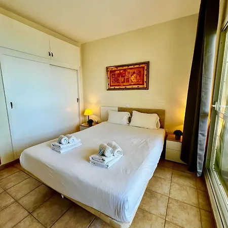 Апартаменты Beachfront In Benalbeach *